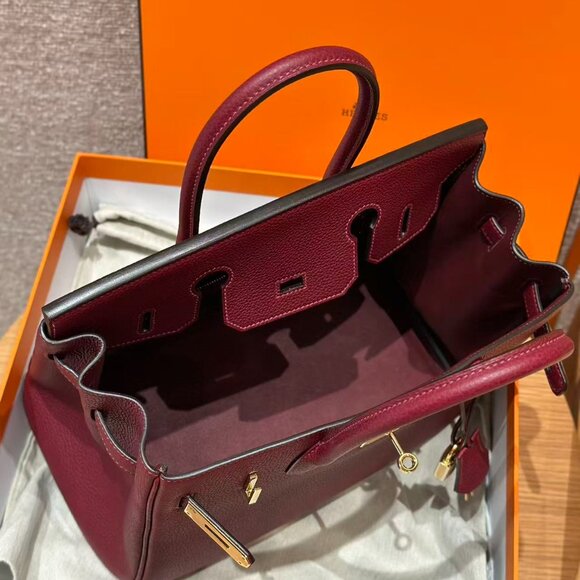 Classic Hermes Bag: A Stylish and Versatile Choice for Elegance - Picture 5 of 6